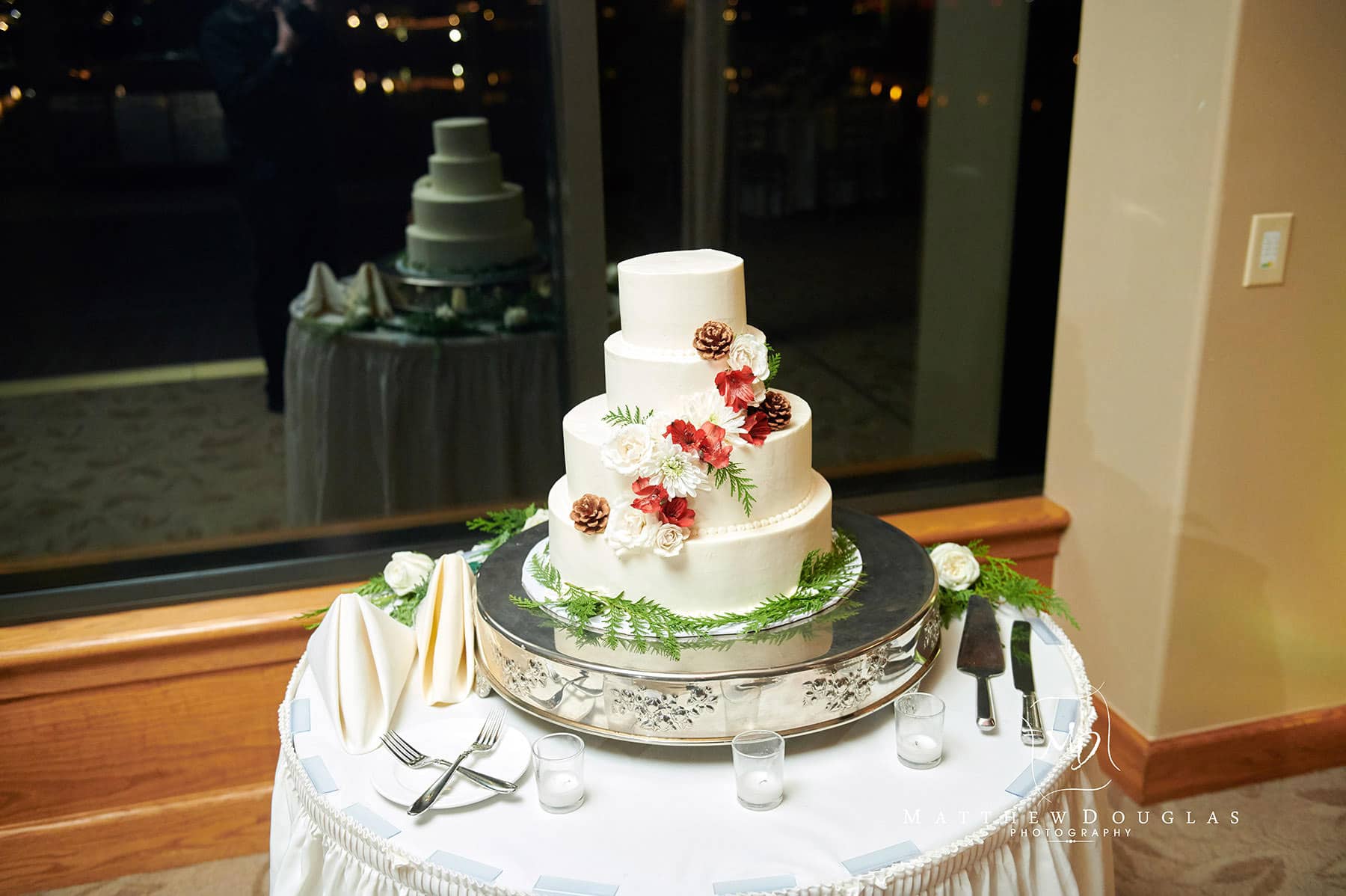 lambertville station inn wedding cake photo