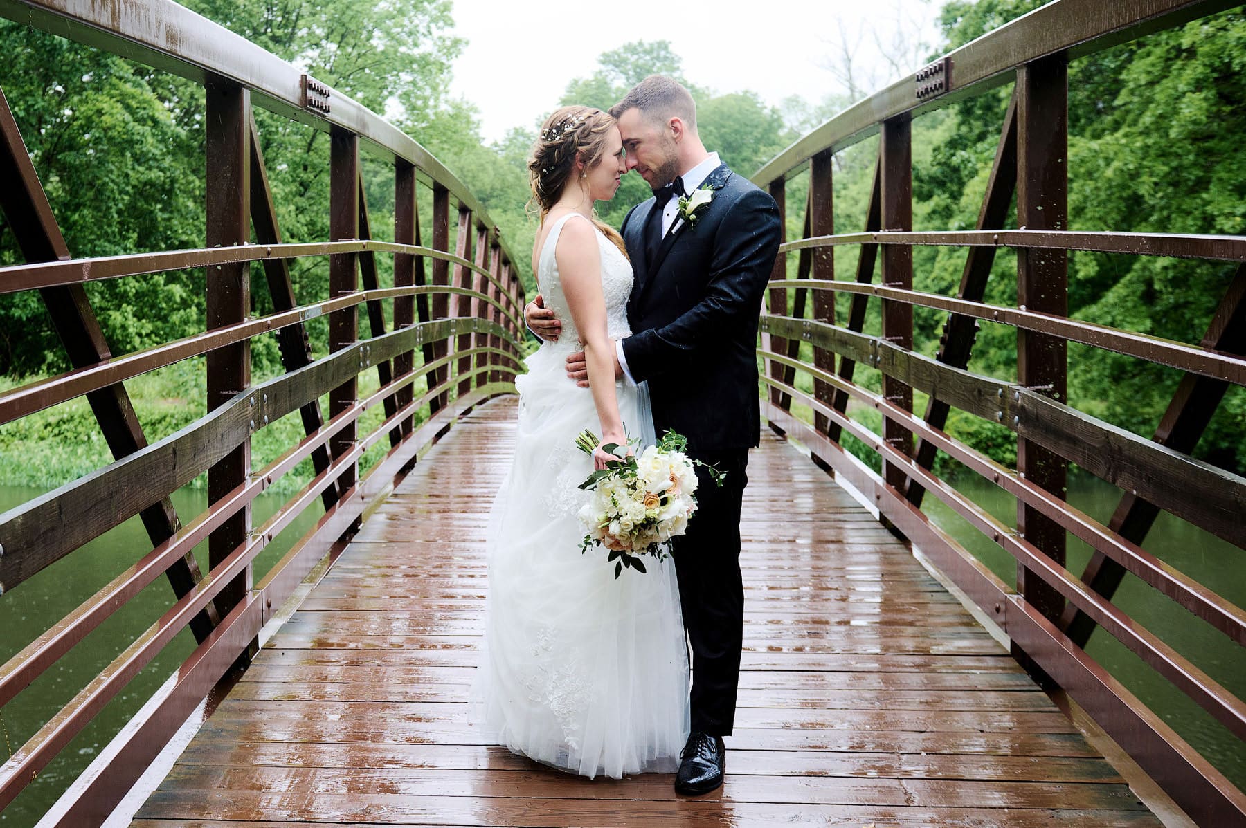 colonial park bridge wedding photo