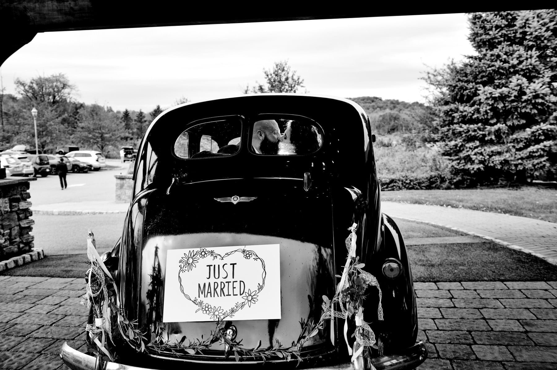 just married wedding photo with vintage car
