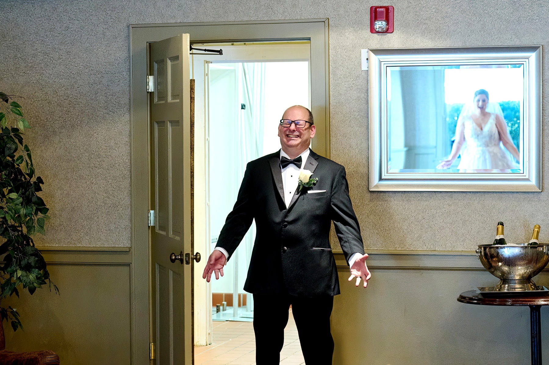 wedding first look with dad at The Farmhouse in Hampton NJ