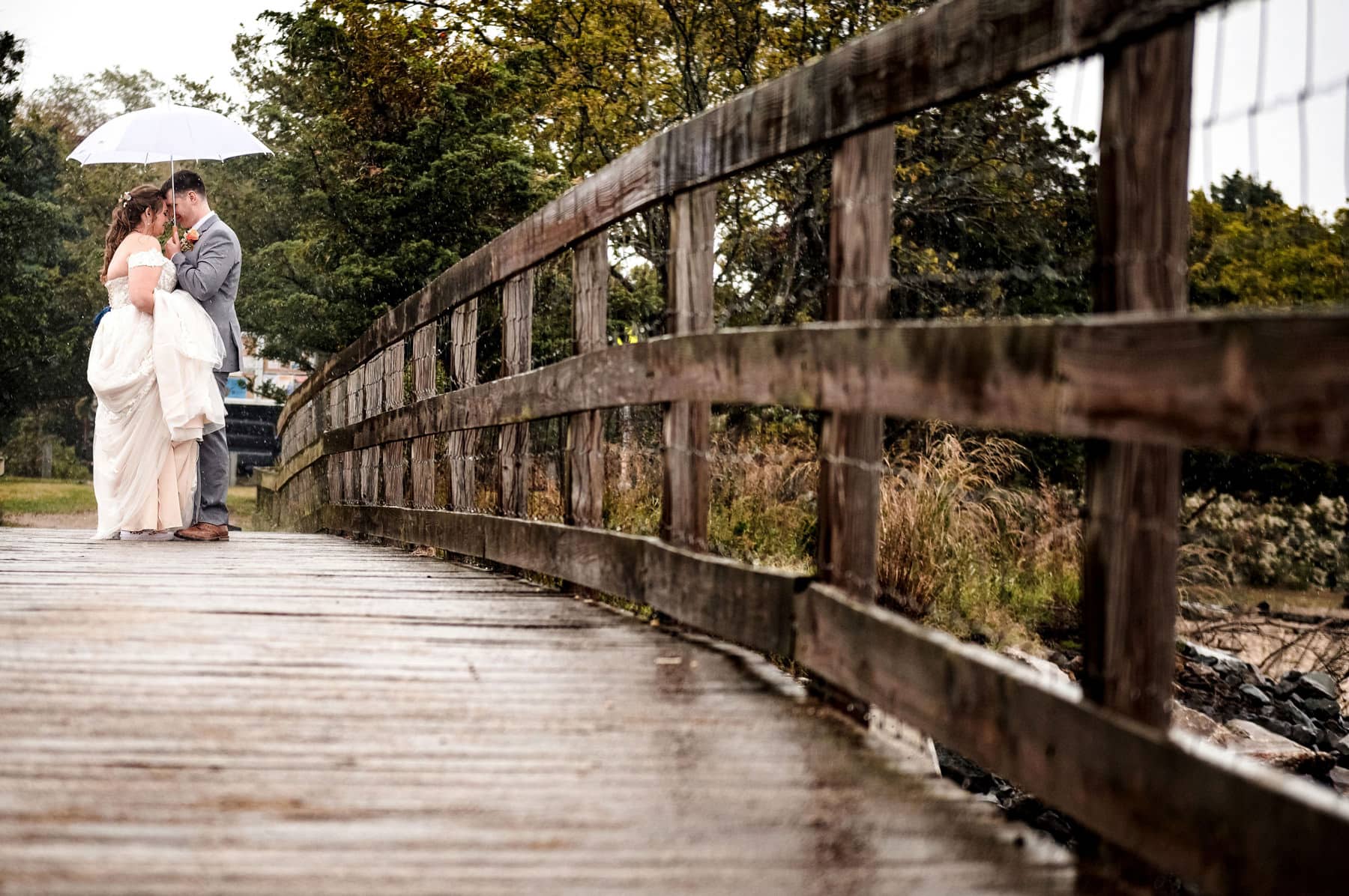 rainy day wedding at Sandy Hook Chapel